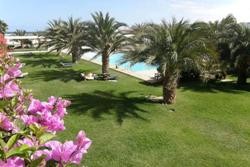 Hotel Dunas De Sal - Cape Verde. Garden and swimming pool.